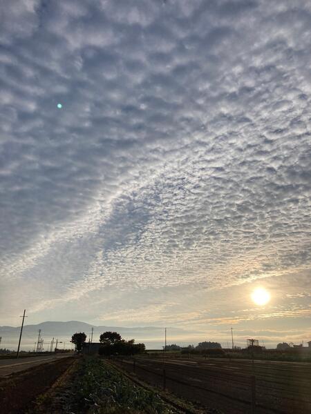 朝の、太陽と雲と美ヶ原