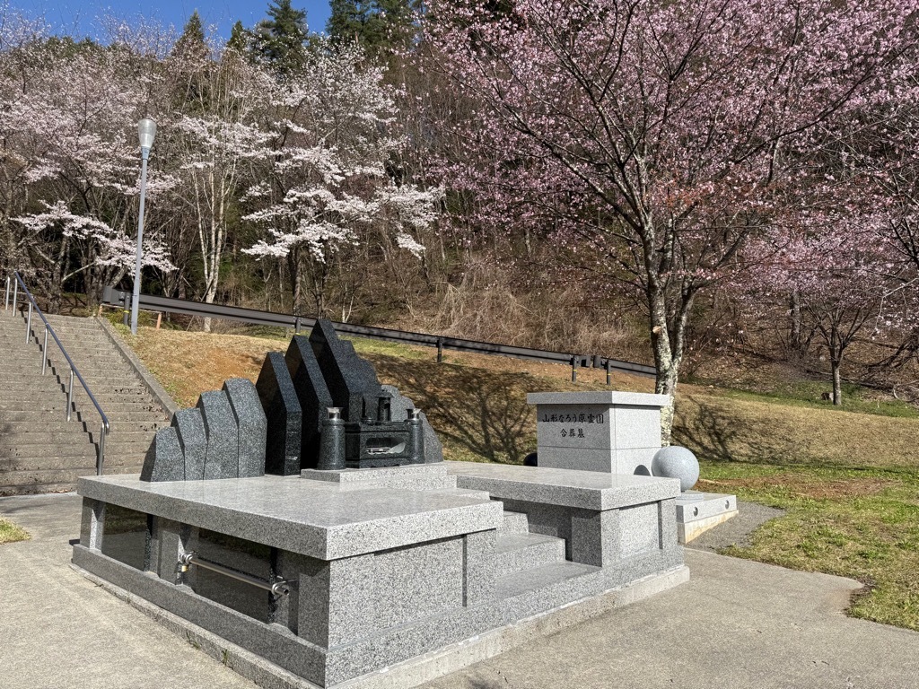山形なろう原霊園 合葬墓写真.jpg